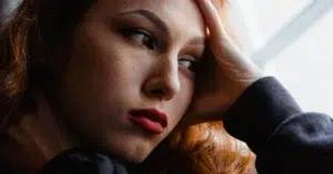 "Je ne suis pas faite pour l'amour" : pourquoi cette pensée te ment