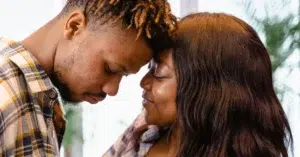 Relation saine : à quoi elle ressemble vraiment (et les 4 piliers)