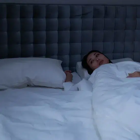 je ne ressens plus rien pour mon conjoint : femme éveillée la nuit